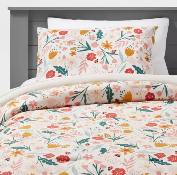 Pillowfort™ Garden Floral Kids' Comforter Set